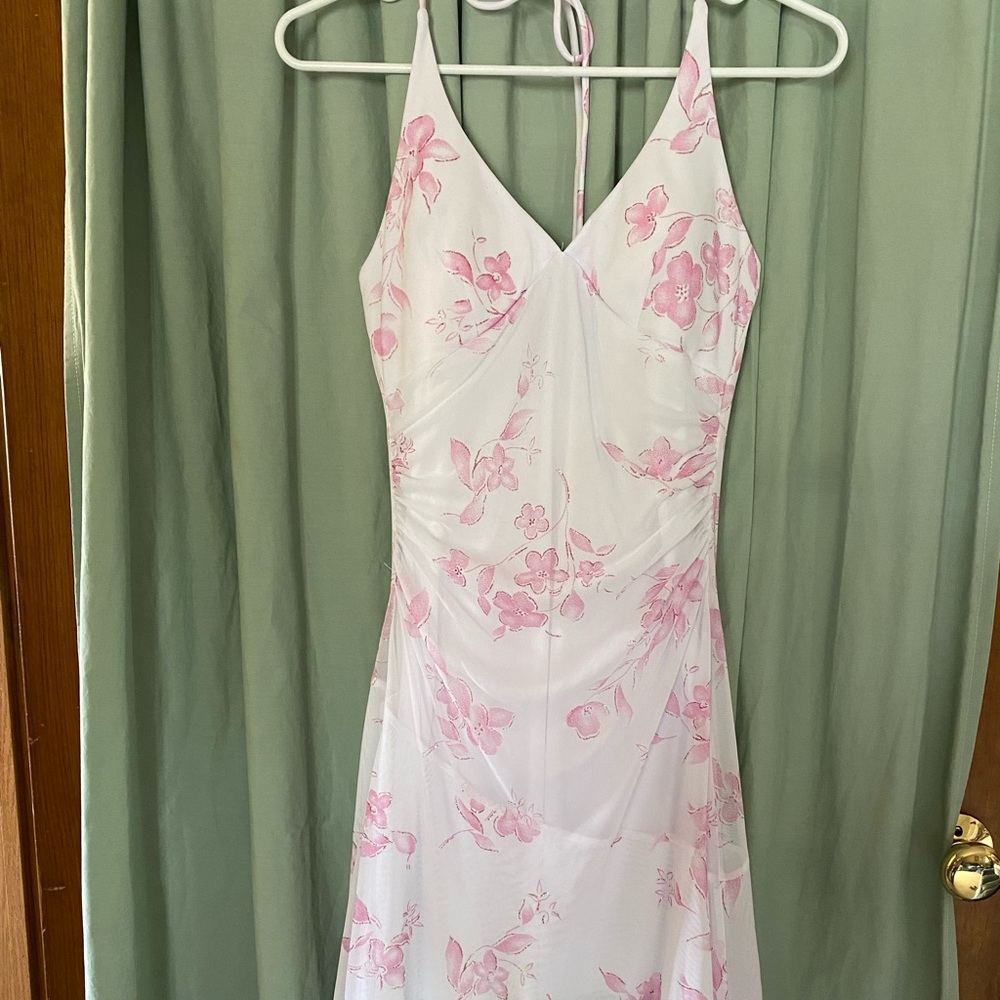 Taboo, size M, white w/pink 🌸 flowers